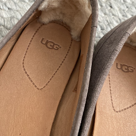 Ugg Size 9 Flats - Picture 2 of 6